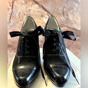 Tahari heeled lace up shoes.  Size 7.5
